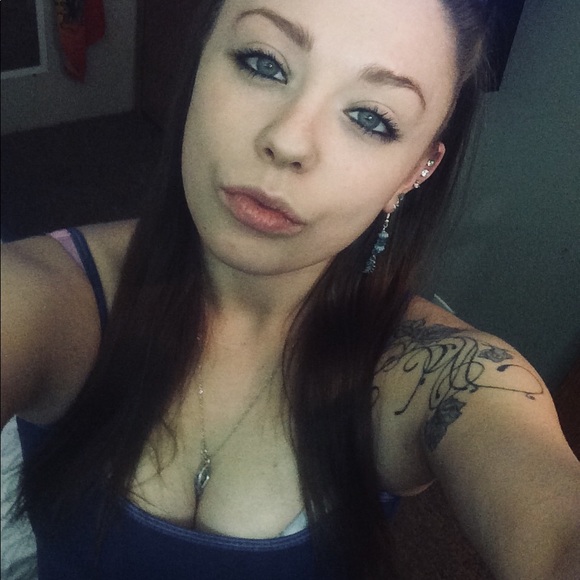 Meet your Posher, Jessica - Picture 2 of 2